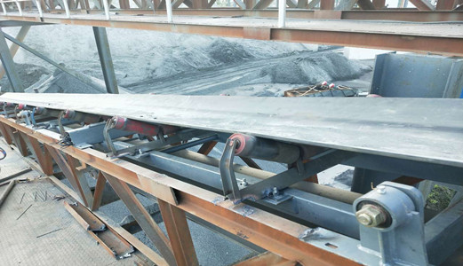 冬天輸送帶跑偏打滑結(jié)冰怎么辦？掌握這些快速擺脫困境